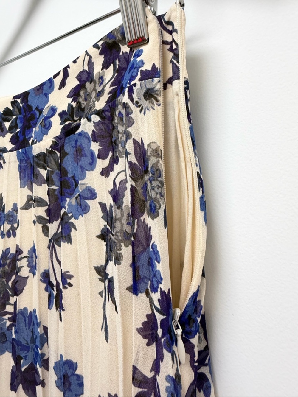 Sézane Dune Cream Pleated Skirt with Blue Flowers NWT 34 - Picture 3 of 8